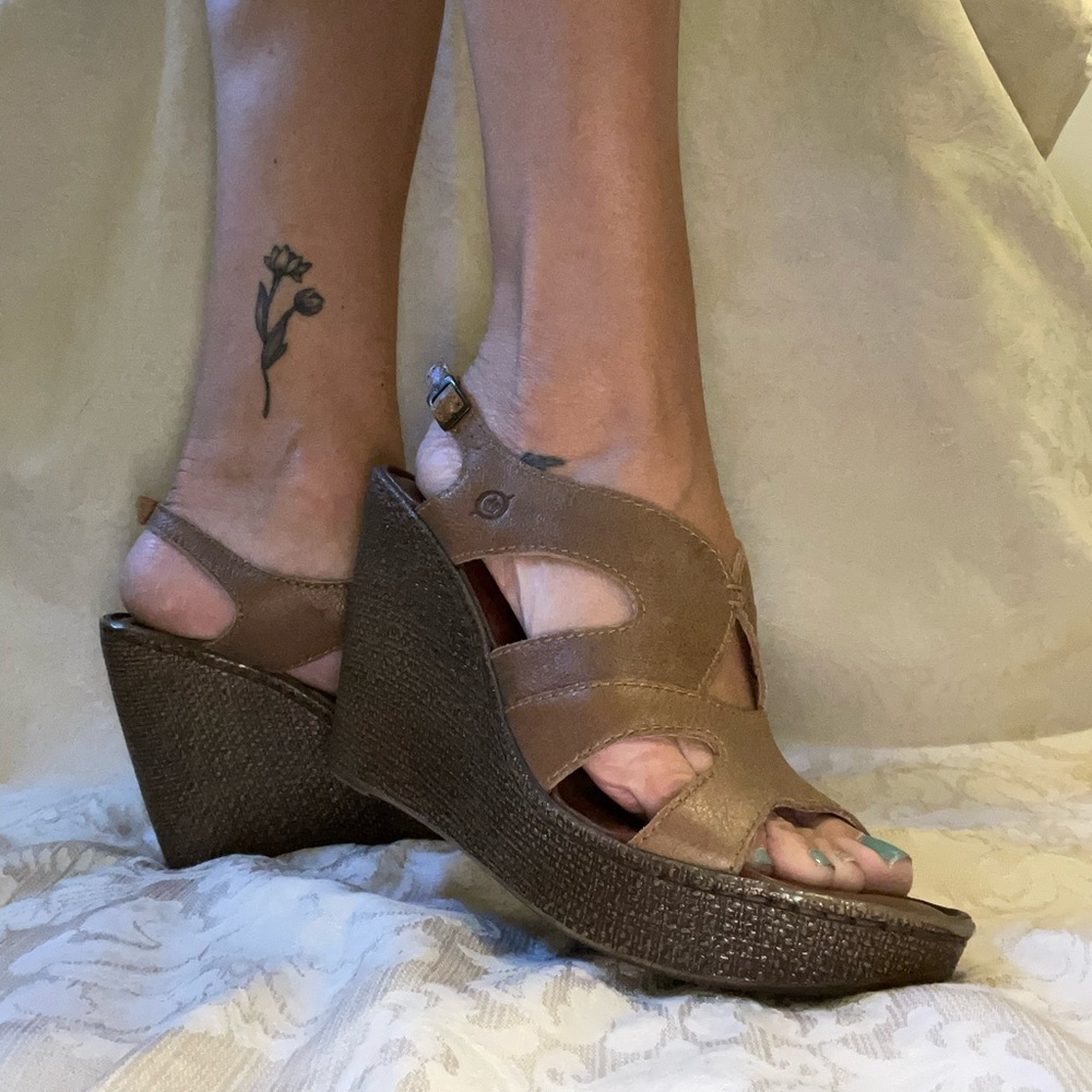 Born Brown Wedge Sandals Sz 8